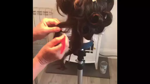 Lisa Lawless Demonstrates Creating Vintage Hair for Liberation 75